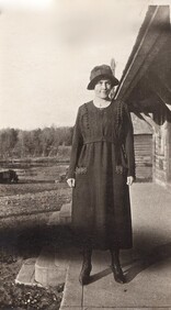 Unknown Woman, Date
