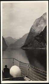 On the Naro fjord / PÃ¥ NÃ¦rÃ¸yfjorden