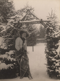 Woman with snowshoes, 1909