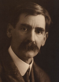 Studio portrait of Henry Lawson, ca. 1915, by May Moore