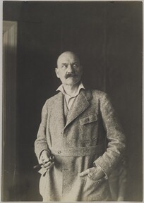 Portrait of Akseli Gallen-Kallela with a pipe, in the 1920Â´s; photograph 2.