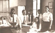 Estudiantes de la Escuela de EnfermerÃ­a, inscribiÃ©ndose para participar en la Jornada Social en Bachoco, Sin., Sindicatura de Navolato. Junio 14 de 1970