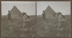 Mary and Kirsti Gallen-Kallela pictured by the Pyramid of Khafre (also known as Chephren) in late 1910.