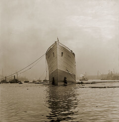 Mauretania on the River Tyne shortly after launch