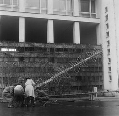 Moving a television antenna onto the Stadium Tower in Helsinki, 1956.
