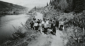 Workers from Decoigne camp after evacuation caused by flooding at the camp