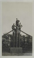 Soldiers posing in Suomenlinna