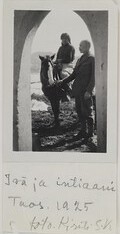 Native American Jerry on a horse and Akseli Gallen-Kallela at the Gallen-KallelasÂ´ gate in Taos, New Mexico, 1925.