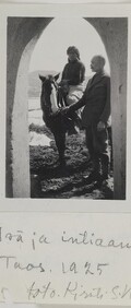 Native American Jerry on a horse and Akseli Gallen-Kallela at the Gallen-KallelasÂ´ gate in Taos, New Mexico, 1925.