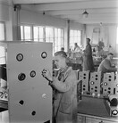 An employee repairing a SK circuit transmitter in Yleisradio's workshop,  ca. 1940.