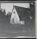 The TarvaspÃ¤Ã¤ atelier house pictured from the southwest in June 1914, right-hand of a stereoscopic photograph