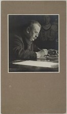 Eliel Aspelin-HaapkylÃ¤ at his desk with his wife, Ida, in the 1910Â´s; photograph with a frame.