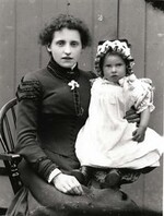 Mother & baby circa 1905 (archive ref DDX1319-2-EYC32)