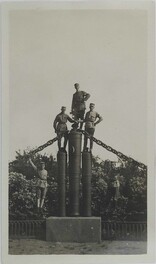 Soldiers posing in Suomenlinna