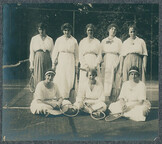 Female tennis players (1919)