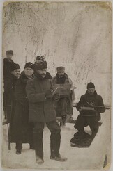 Axel GallÃ©n (in the middle), Louis Sparre and Albert Edelfelt painting at Imatra with some audience, 1893.