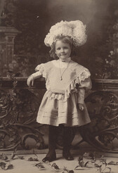 Portrait of Eleanore Coombs Miller, aged 4, date unknown