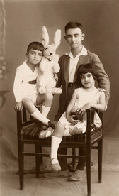 Family photograph from Istanbul Households and Families Archive