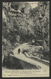 Gorges d'omblÃ¨ze - La route dans les gorges. Pont de la Grande Pissoire