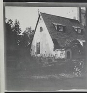 The TarvaspÃ¤Ã¤ atelier house pictured from the southwest in June 1914, left-hand of a stereoscopic photograph