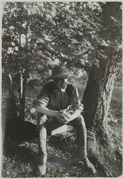 Akseli Gallen-Kallela in a khaki suit posing for his painting Cheetah at Linudd, 1911.