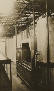 Interior of the R100 Airship (Howden Aerodrome) 1933 (2) (archive ref DDX1017-1)