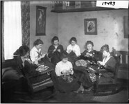 Western College knitting [class?] 1918