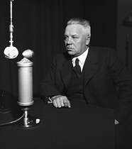 Minister of defence Juho Niukkanen in a studio, 1930s.