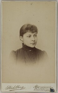 Portrait of Greta SlÃ¶Ã¶r-Ahlman, Mary Gallen-KallelaÂ´s sister, in Helsinki.