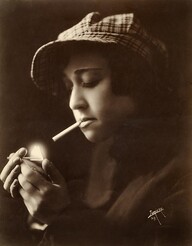 Vaudeville performer Elsie White, 1916