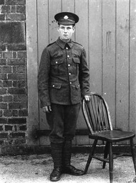Unknown infantryman circa 1914 (archive ref DDX1319-1-23)