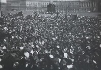 "Sur la place Ouritsky", Petrograd [s.d.]