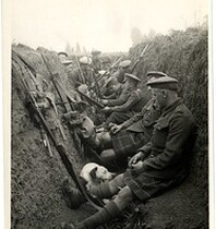Highland Territorials in a trench [La Gorgue, France]. Photographer: H. D. Girdwood.