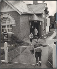 Private Wallace Tratford arrives home on leave, Drouin, Victoria
