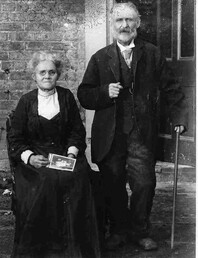 Elderly couple circa 1900 (archive ref DDX1319-3-29)