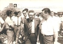 El ing. Sanchez, Director Nacional de Lagunas Litorales de la SecretarÃ­a de Recursos HidrÃ¡ulicos a su llegada al aeropuerto. Mayo 27 de 1971