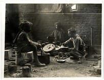 Some Indian cavalry troopers preparing a meal [EstrÃ©e Blanche, France]. Photographer: H. D. Girdwood.