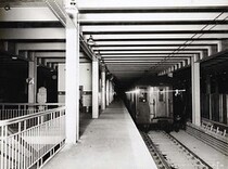 Wynyard Station - Shore track platform looking north