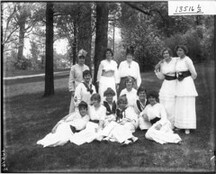 Group portrait of Western College women 1914