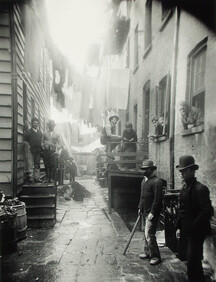 "Bandit`s Roost" 59 1/2 Mullbery Street