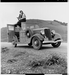 Dorothea Lange, Resettlement Administration photographer, in California (LOC)