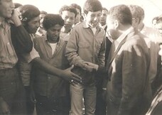 JÃ³venes universitarios mazatlecos con el Lic. Cervantes del RÃ­o.