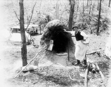 Ants' nest oven on W.R.H. Scott's property, 35 miles from Walcha, New South Wales, c 1925