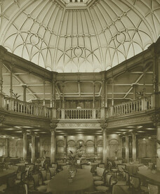 Dining saloon on the ocean liner 'Mauretania'