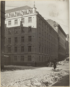 Architecture history collection: kicksleding in wintry Helsinki street