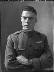 Portrait photograph of William Robson in military uniform 1918