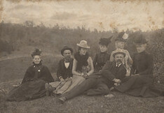 Outdoor family portrait, 1900