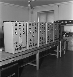 P-12-50 air surveillance transmitters in Yleisradio's workshop's laboratory, ca. 1940.