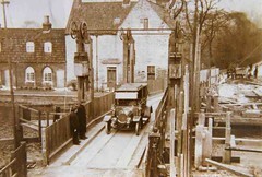 Hull Bridge Motor Car c.1915 (archive ref DDX1525-1-4 No 35)