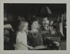 Margaret Lippo Hecht and her daughter Margaret who Akseli Gallen-Kallela painted in Chicago, 1924; photograph 4.